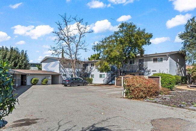 Building Photo - 3865 Almond Ave