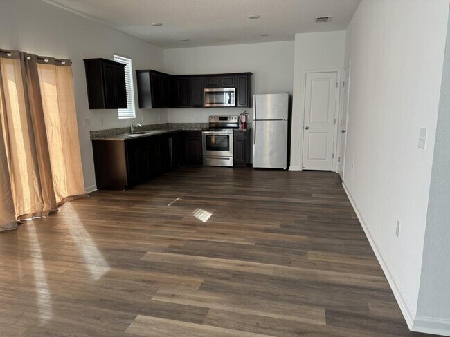 Foto del edificio - 16520 Cherry St