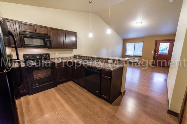 Building Photo - 555 S Catlin St