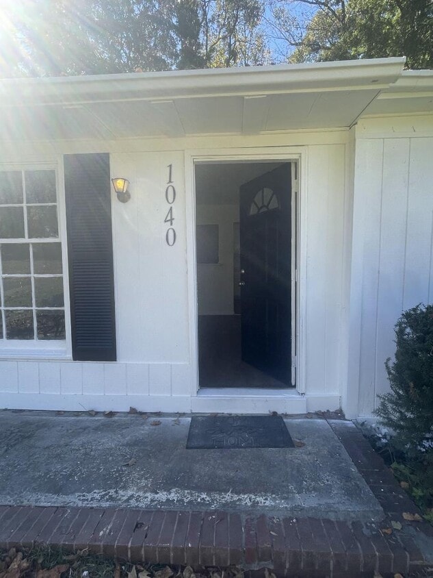 Primary Photo - 1040 Shalimar Dr