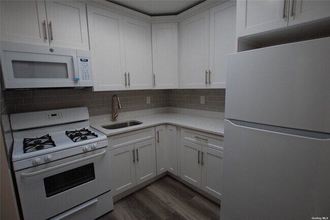 Building Photo - 72-23-72-51 51st Dr