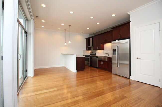 Foto del edificio - 1609 W Warren Blvd