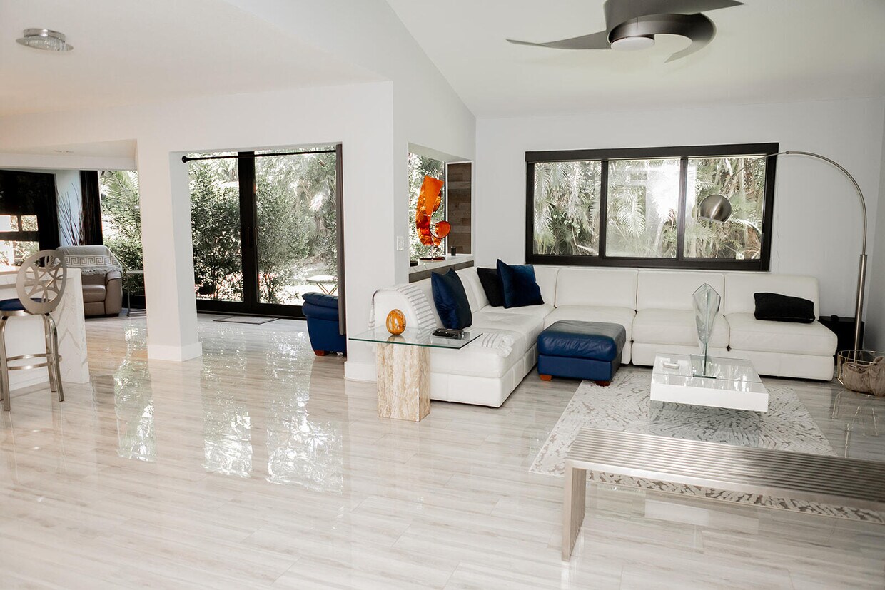 Foto principal - 5700 Coach House Cir