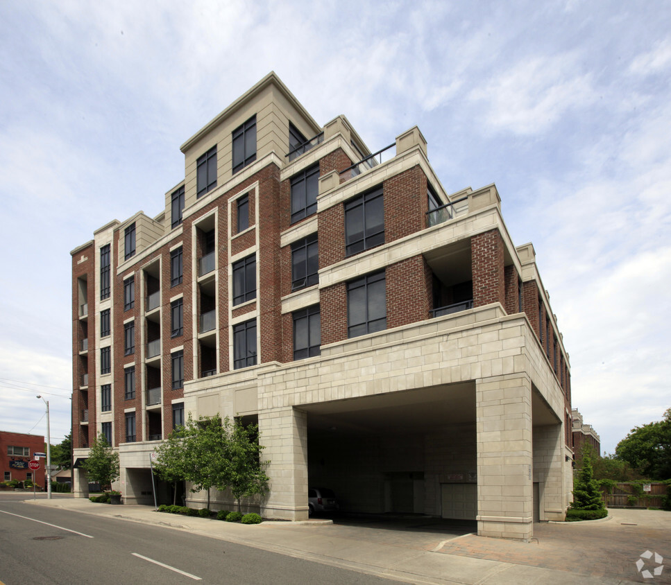 Building Photo - Essence Kingsway