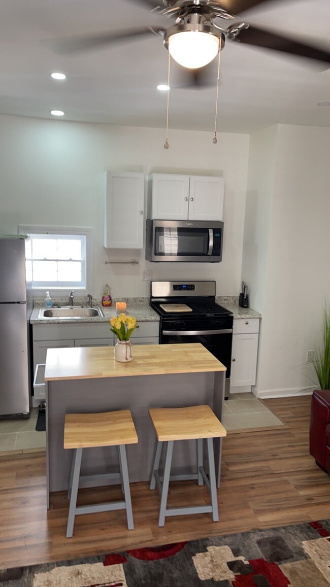 Kitchen Area with barstools - 54 America St