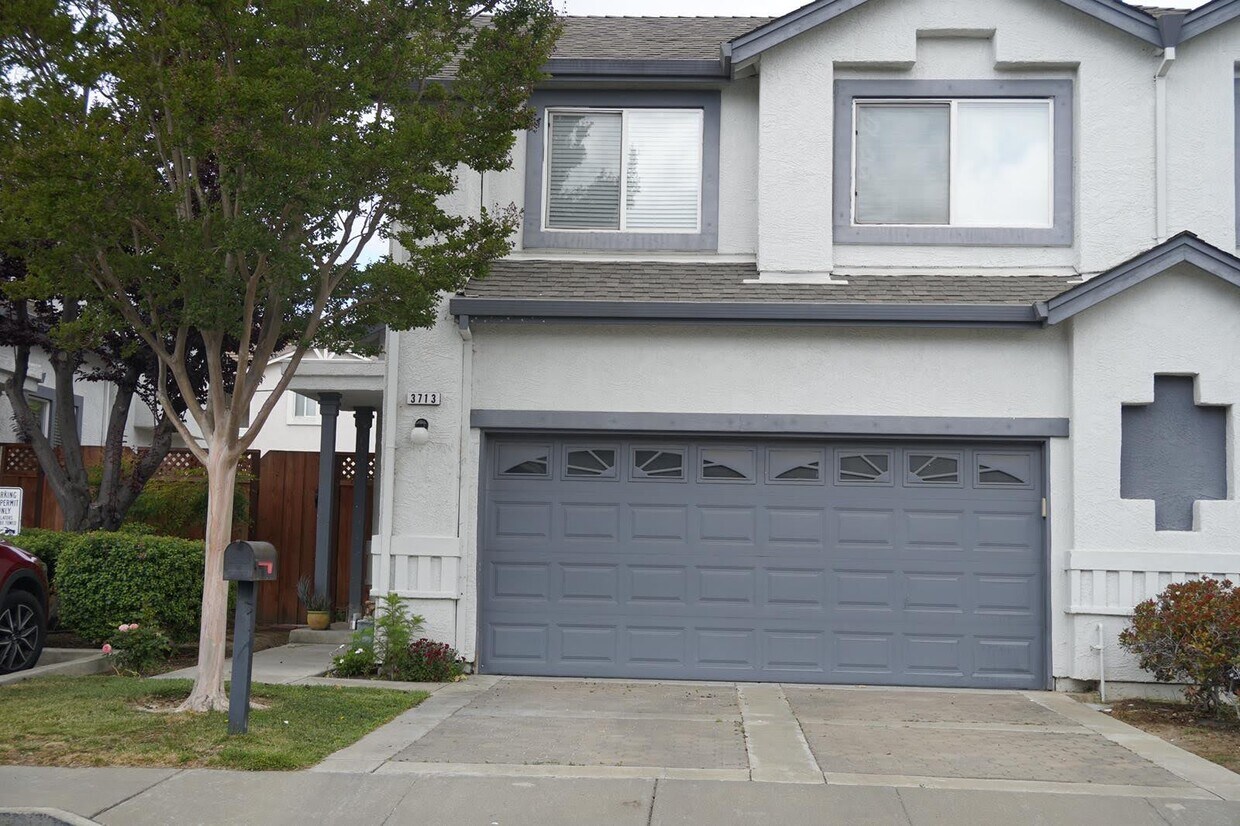 Front - 3713 Sun West Ter