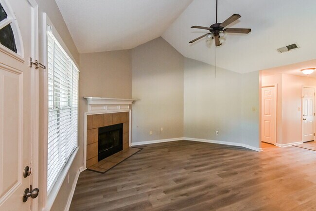 Foto del edificio - 7605 Caitlynn Cir S