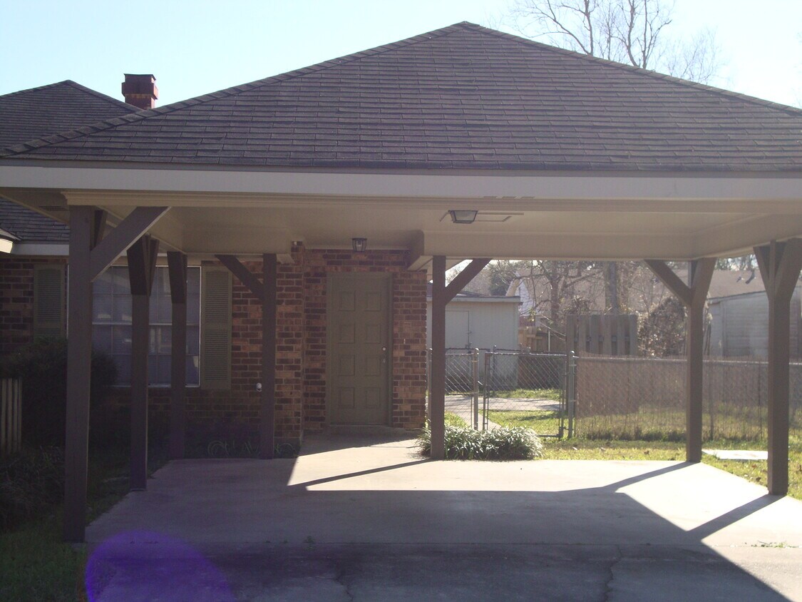 Primary Photo - 205 Bickerton Dr