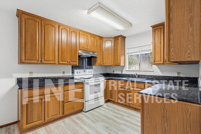 Building Photo - 2304 Villanova Cir