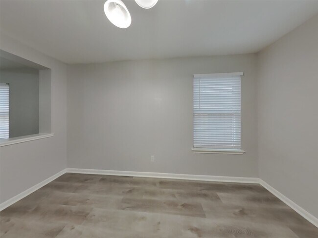 Foto del edificio - 6535 Providence View Ln