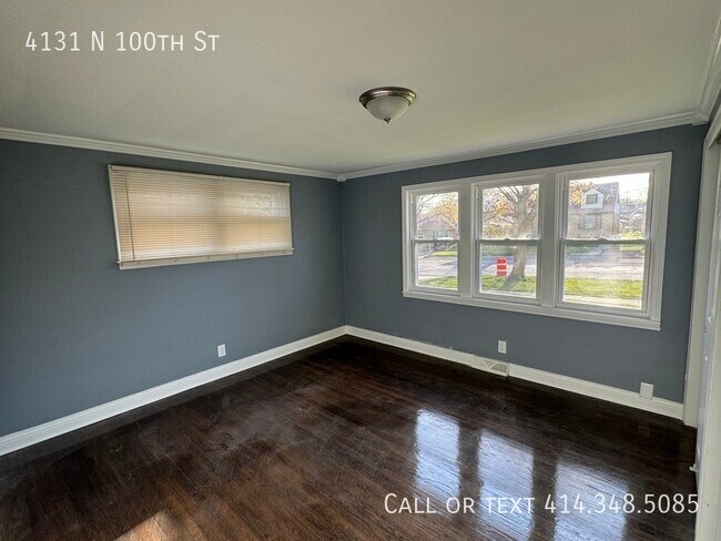 Building Photo - Remodelled 3 Bed Lower