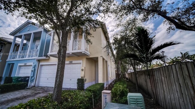 Building Photo - 7580 NW 114th Pl