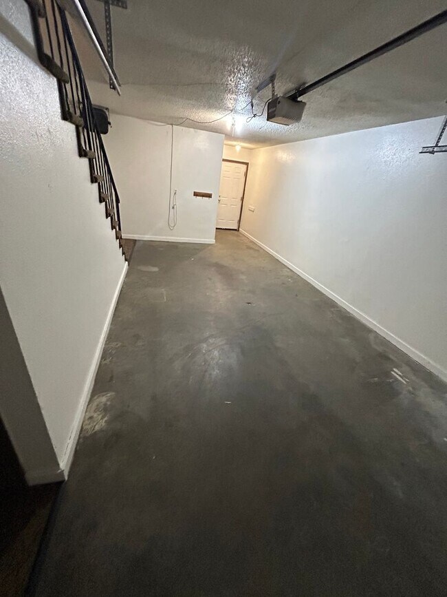 Foto del edificio - Lovely, Updated Townhome for Rent