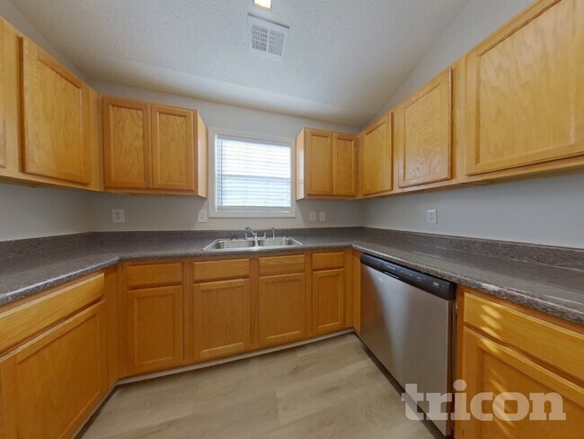 Foto del edificio - 299 Greystone Cir