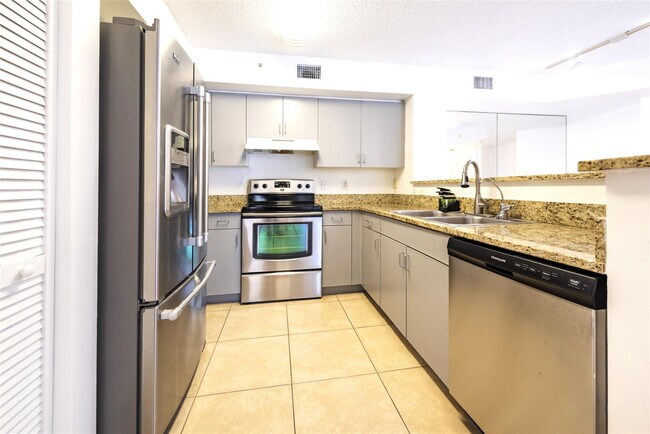 Building Photo - 4808 N State Rd 7