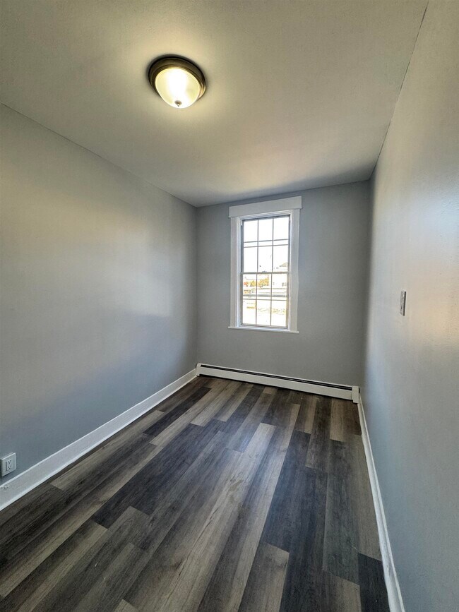 Building Photo - 43 E 21st St