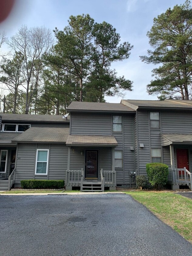 Primary Photo - Quite two bedroom Townhome in Central Mart...