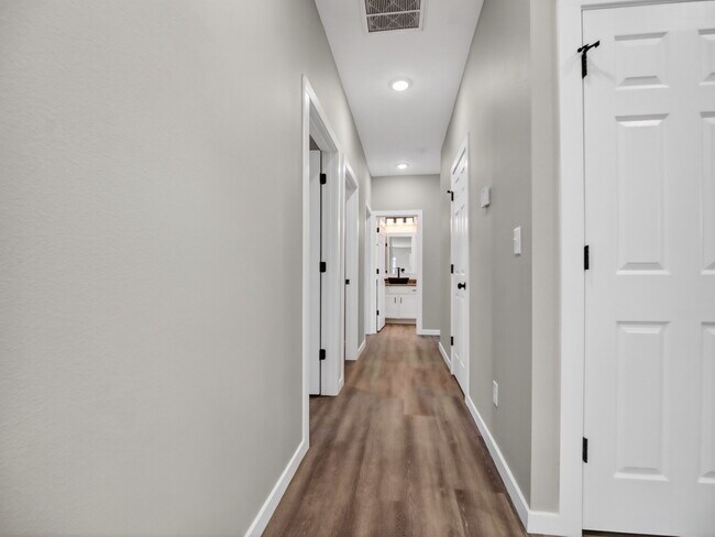 Foto del edificio - 43 Whitley Ln