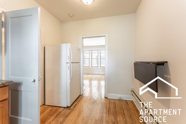 Building Photo - 621 W Melrose St