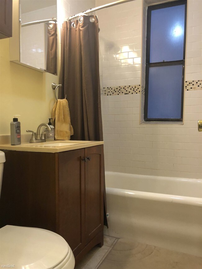 Foto del edificio - 116 E 83rd St