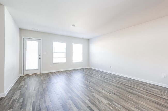 Building Photo - 121 Colonial Walk, Pickens, SC