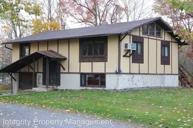 Building Photo - 3 br, 1 bath House - 13 Holt Rd West