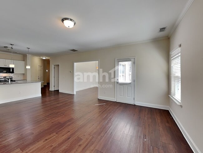 Building Photo - 2750 Freemont St