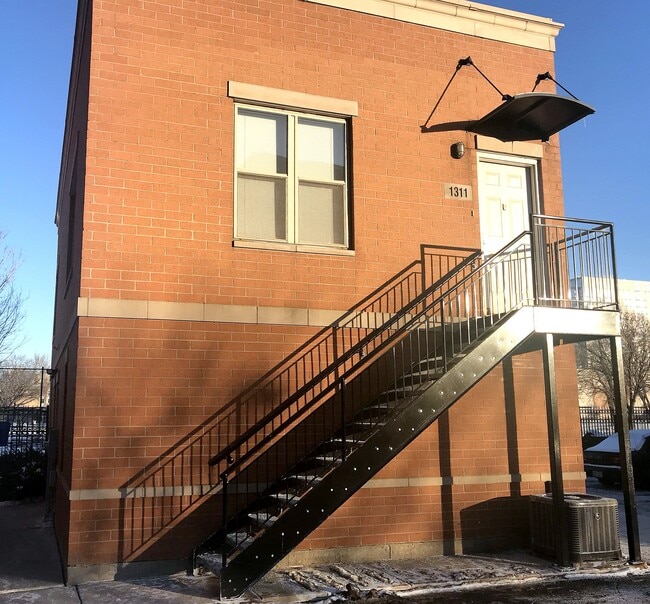 Fully-Detached, Coach House-Styled Condo! - 1311 N Burling St