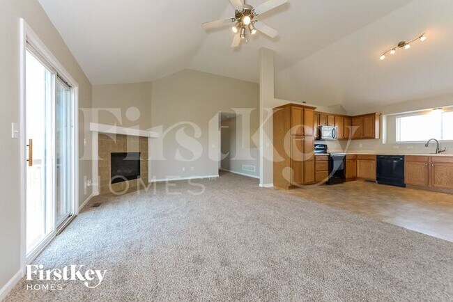 Building Photo - 9301 NE Paw Paw Dr