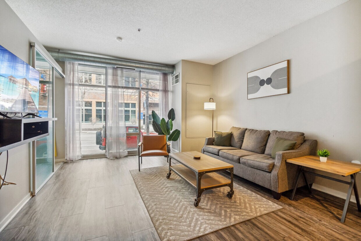 Foto principal - 616 Washington Ave S