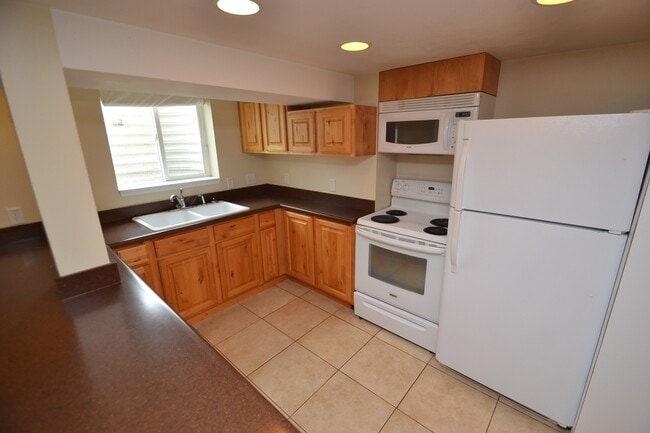 Building Photo - 1761 Edward Ave