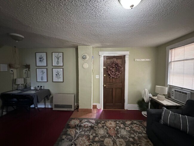 Foto del edificio - Cute Cottage Close to Downtown!
