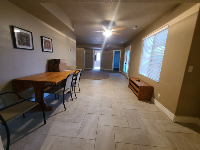 Building Photo - 1024 Shadow Point Dr