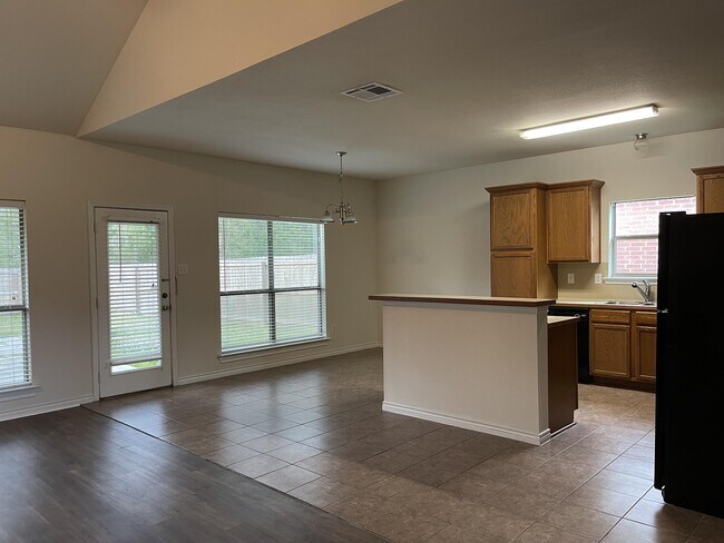 Building Photo - 26423 Avoyelles Ave