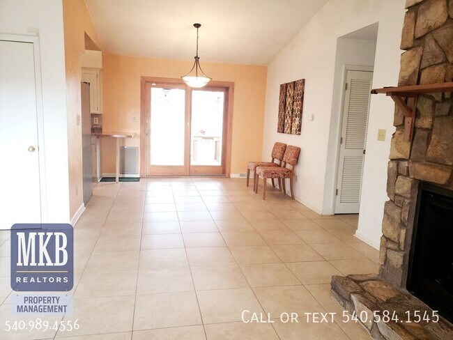 Building Photo - 3123 Glenmont Dr