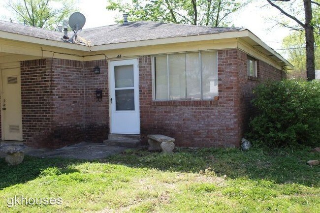 Building Photo - 2 br, 1 bath House - 4 Clint Court A