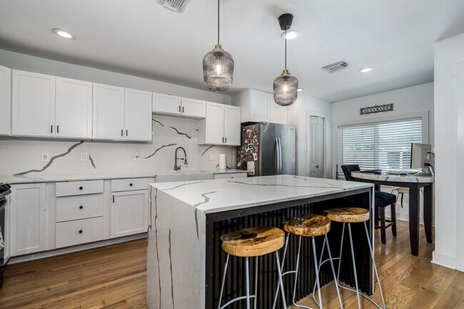 Foto del edificio - 810 Jerry St