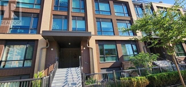 Building Photo - 639-639 Lawrence Ave W
