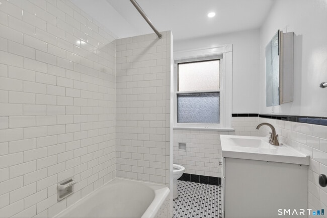 Foto del edificio - 373 Wood Ave