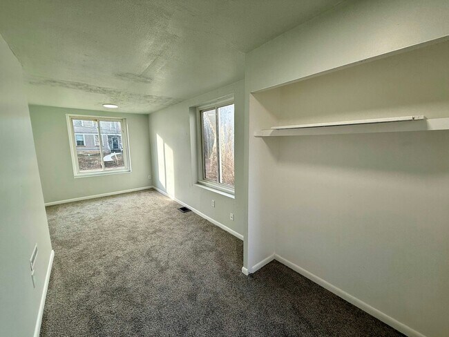Foto del edificio - 45 Oakdale Ave