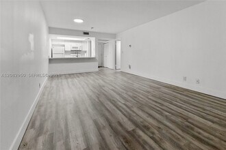 Building Photo - 8100 Geneva Ct