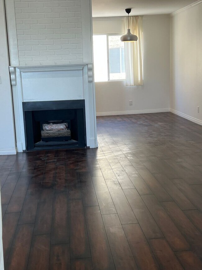 Foto del edificio - Cabrini 2 bedroom townhome