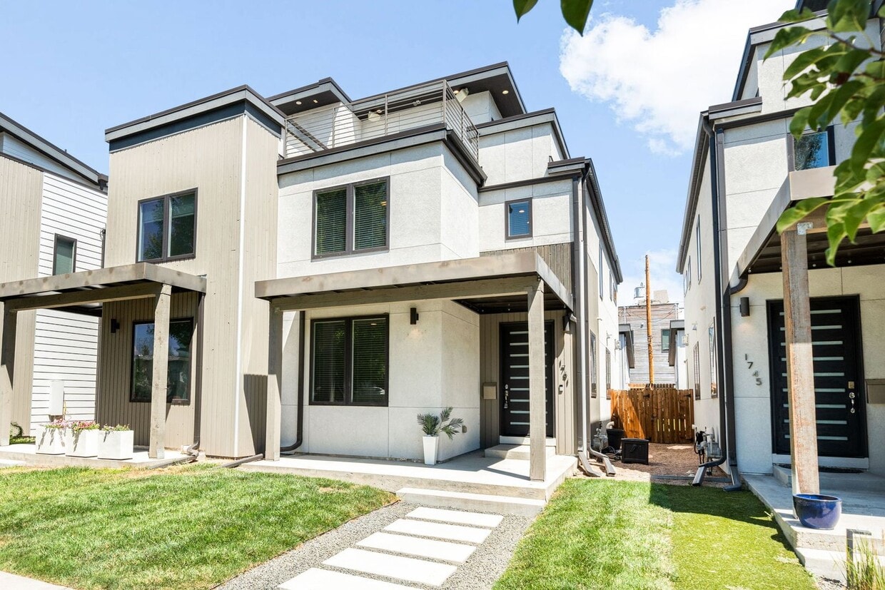3BD, 4BA Sunnyside Home With Office and Rooftop Deck - 3BD, 4BA Sunnyside Home With Office and Rooftop Deck