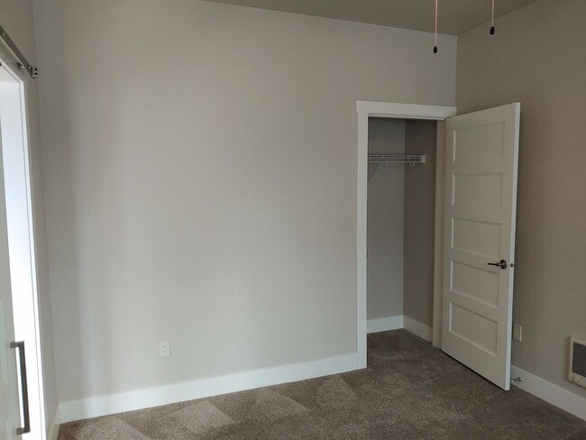 Building Photo - Beautiful Low Maintenance Home in Gated Community