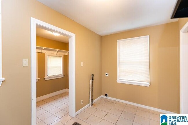 Building Photo - 118 E Jones Ct