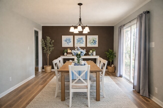 Foto del edificio - 3 Bedroom 2 Bathroom-Modern Upgrades