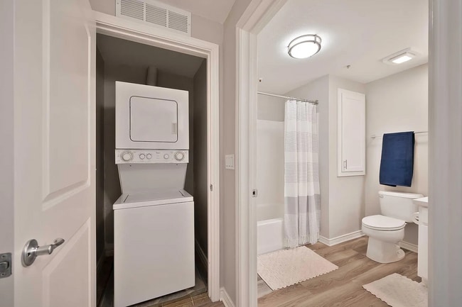 Building Photo - 1350 Oak View Cir