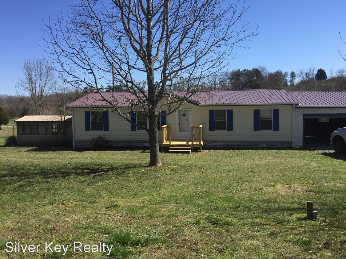 3 br, 2 bath House 685 Lees Chapel Road House Rental in Sweetwater