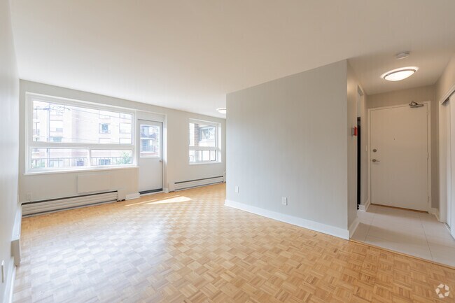 1 chambre, 1 salle de bain - 688 pi2 - Salon - Donway