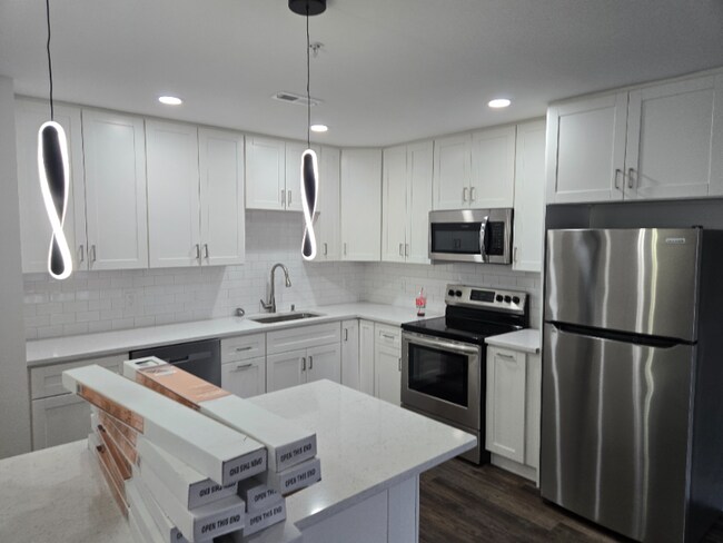 Building Photo - 2194 Central Ave